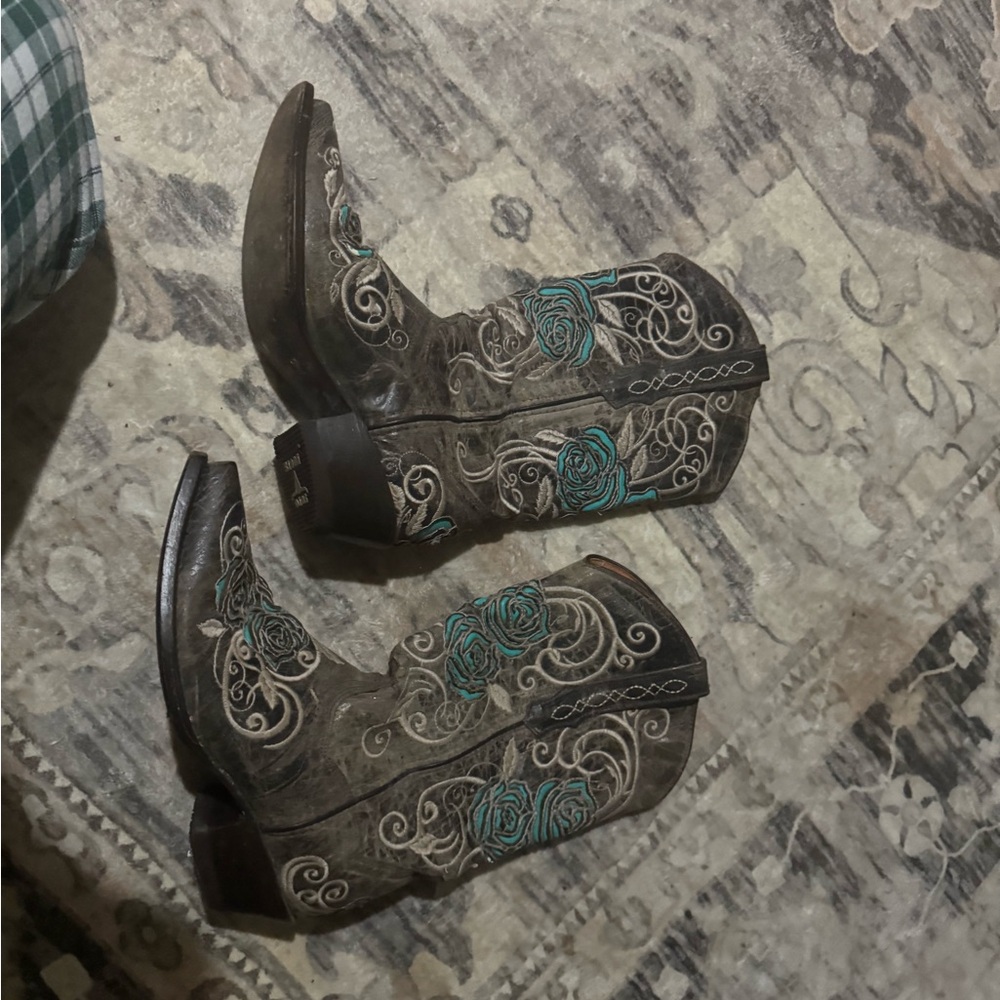Floral Embroidered Heeled Boots